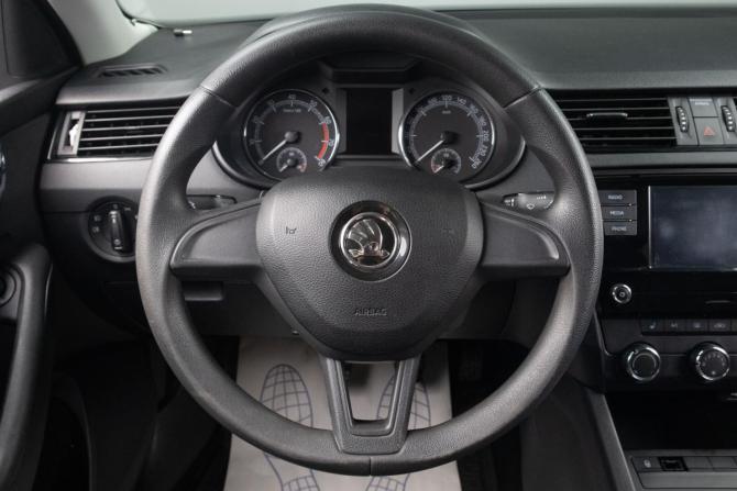Skoda Octavia III (A7) Рестайлинг с пробегом 2019 года, цена 1 469 000 рублей, 132000 км, лифтбек, Автокод Объявления