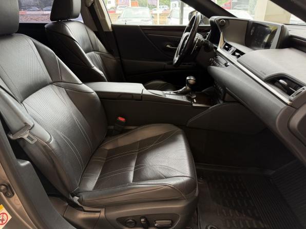 Lexus ES VII с пробегом 2019 года, цена 3 190 000 рублей, 141170 км, седан, Автокод Объявления