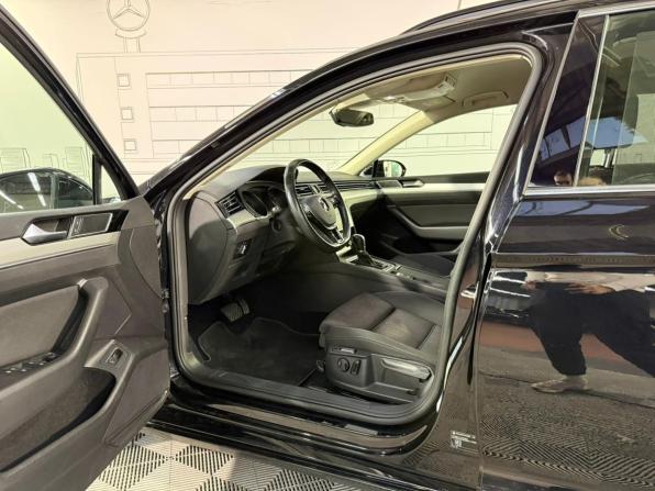 Volkswagen Passat B8 с пробегом 2019 года, цена 1 590 000 рублей, 240659 км, универсал, Автокод Объявления