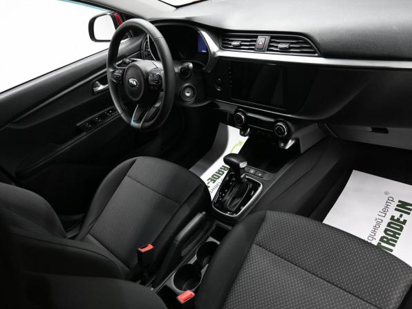 Kia Rio IV Рестайлинг с пробегом 2021 года, цена 1 695 000 рублей, 82561 км, седан, Автокод Объявления