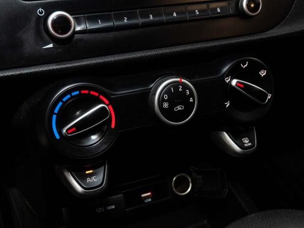 Kia Rio IV Рестайлинг с пробегом 2021 года, цена 1 740 000 рублей, 75000 км, седан, Автокод Объявления