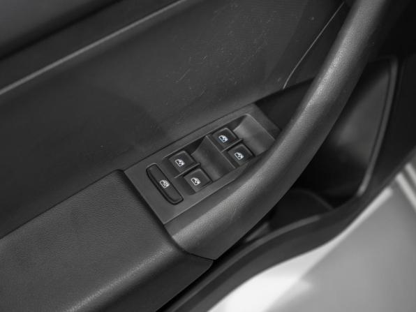 Skoda Rapid I с пробегом 2016 года, цена 845 000 рублей, 308447 км, лифтбек, Автокод Объявления