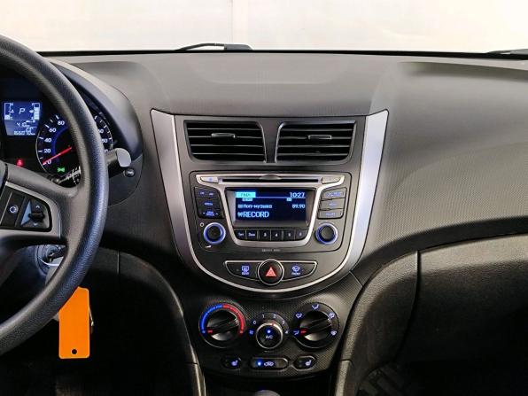 Hyundai Solaris I Рестайлинг с пробегом 2016 года, цена 989 000 рублей, 166069 км, хэтчбек, Автокод Объявления