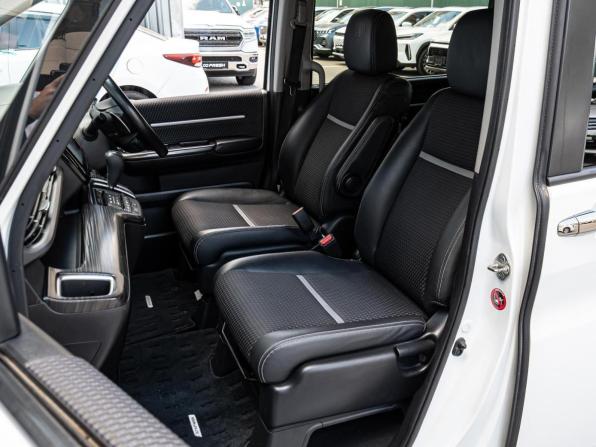 Honda Stepwgn V с пробегом 2015 года, цена 1 870 000 рублей, 116758 км, минивэн, Автокод Объявления