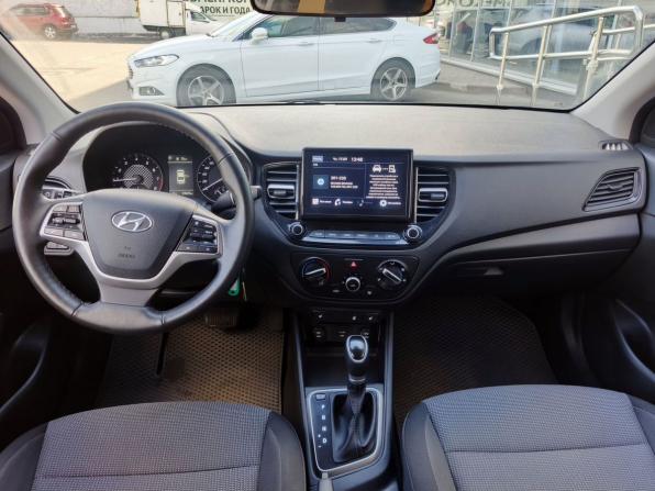 Hyundai Solaris II Рестайлинг с пробегом 2022 года, цена 1 574 000 рублей, 53497 км, седан, Автокод Объявления