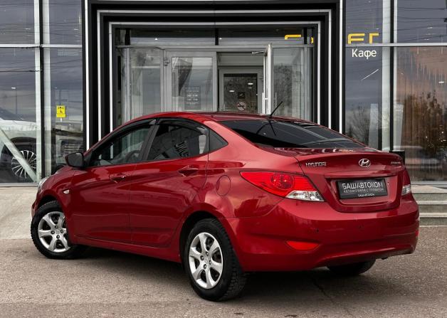 Hyundai Solaris I с пробегом 2013 года, цена 795 000 рублей, 121804 км, седан, Автокод Объявления