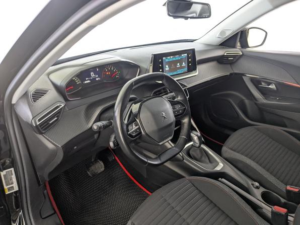 Peugeot 2008 II с пробегом 2021 года, цена 1 790 000 рублей, 118589 км, внедорожник, Автокод Объявления