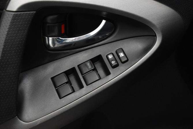 Toyota RAV4 III (XA30) с пробегом 2010 года, цена 1 180 000 рублей, 211112 км, внедорожник, Автокод Объявления