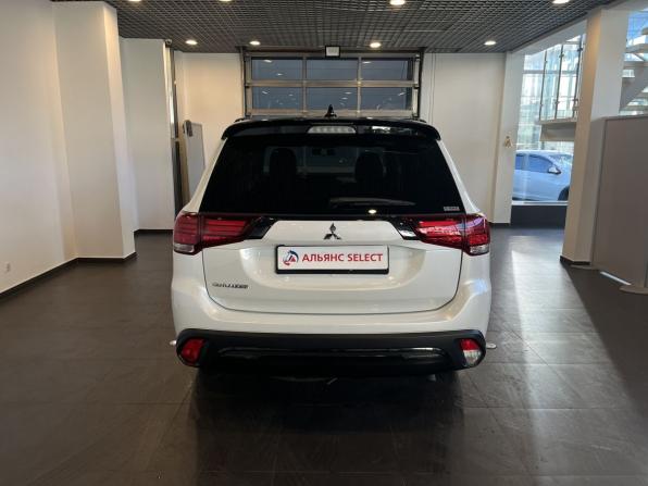 Mitsubishi Outlander III Рестайлинг 3 с пробегом 2022 года, цена 3 135 000 рублей, 31744 км, внедорожник, Автокод Объявления
