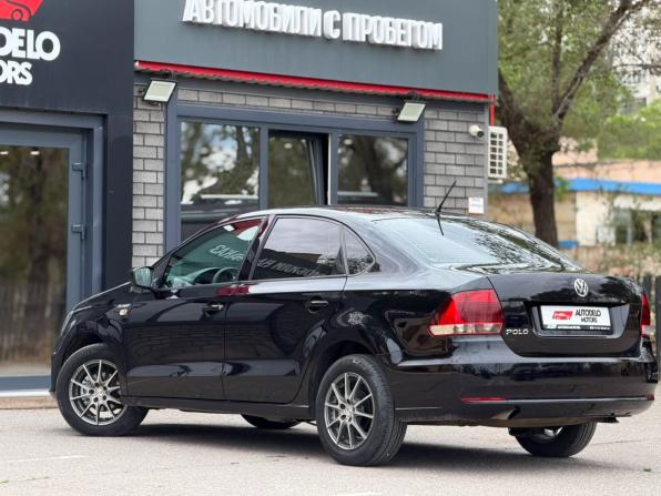 Volkswagen Polo V Рестайлинг с пробегом 2015 года, цена 640 000 рублей, 281978 км, седан, Автокод Объявления