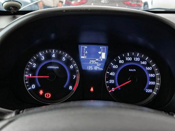 Hyundai Solaris I Рестайлинг с пробегом 2015 года, цена 899 000 рублей, 135180 км, седан, Автокод Объявления