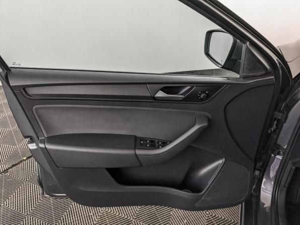 Volkswagen Polo VI с пробегом 2021 года, цена 1 710 000 рублей, 32920 км, лифтбек, Автокод Объявления