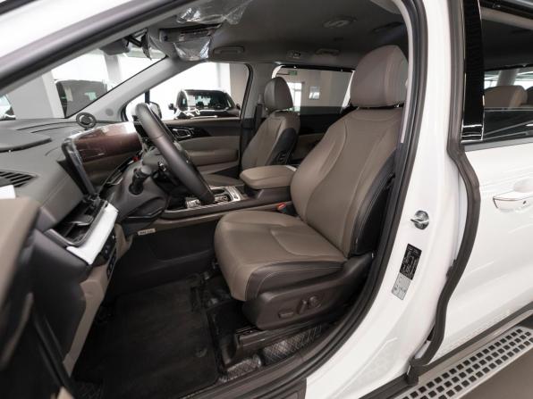 Kia Carnival IV Рестайлинг с пробегом 2025 года, цена 5 600 000 рублей, 9950 км, минивэн, Автокод Объявления
