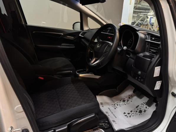 Honda Fit III Рестайлинг с пробегом 2017 года, цена 947 000 рублей, 89753 км, хэтчбек, Автокод Объявления
