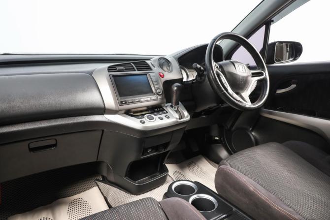 Honda Stream II Рестайлинг с пробегом 2011 года, цена 1 299 000 рублей, 124003 км, компактвэн, Автокод Объявления