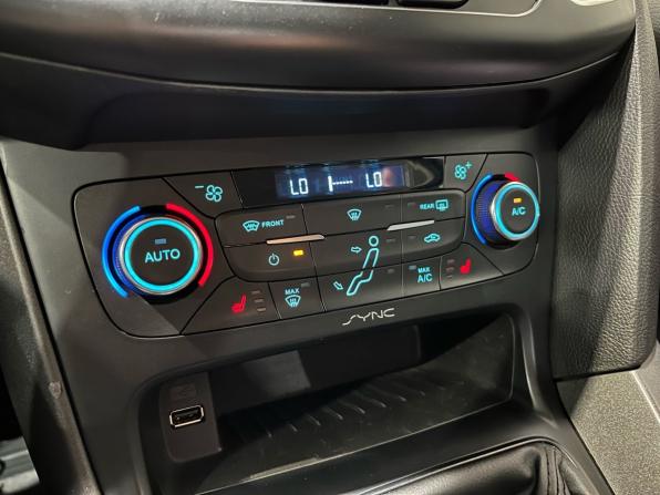 Ford Focus III Рестайлинг с пробегом 2015 года, цена 999 000 рублей, 154071 км, седан, Автокод Объявления