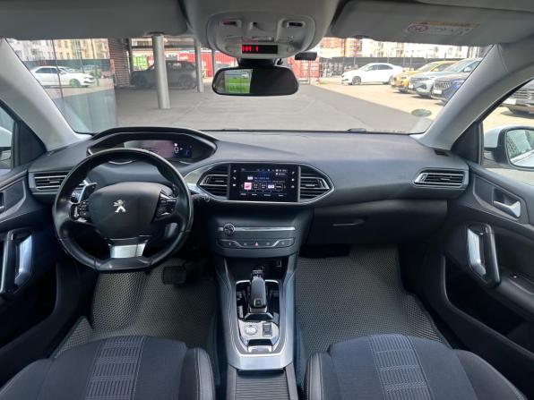 Peugeot 308 II Рестайлинг с пробегом 2020 года, цена 1 250 000 рублей, 184500 км, универсал, Автокод Объявления