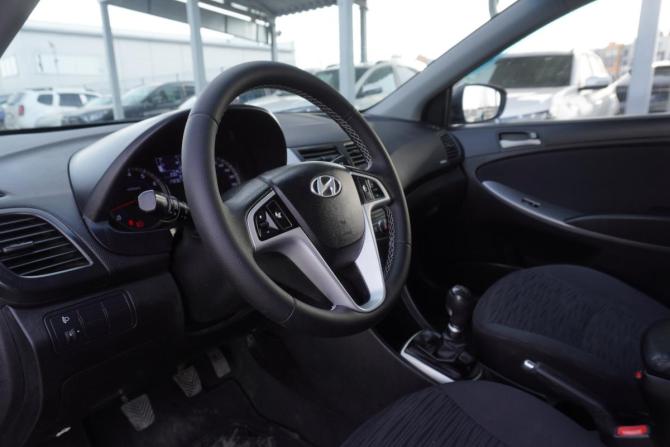 Hyundai Solaris I Рестайлинг с пробегом 2015 года, цена 895 000 рублей, 172300 км, седан, Автокод Объявления