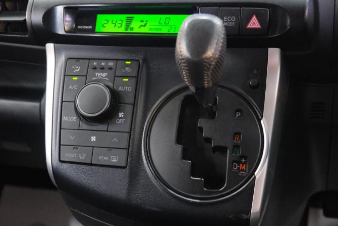 Toyota Wish II с пробегом 2011 года, цена 1 319 000 рублей, 200900 км, минивэн, Автокод Объявления