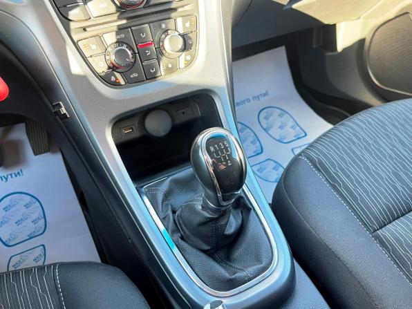 Opel Astra J Рестайлинг с пробегом 2014 года, цена 822 800 рублей, 163000 км, седан, Автокод Объявления