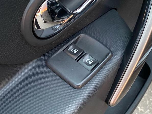 Renault Logan II с пробегом 2016 года, цена 695 000 рублей, 101353 км, седан, Автокод Объявления
