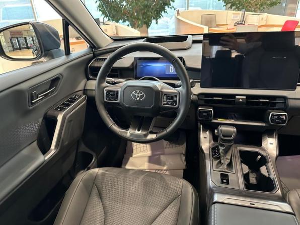 Toyota Wildlander II с пробегом 2026 года, цена 4 899 000 рублей, 10 км, внедорожник, Автокод Объявления