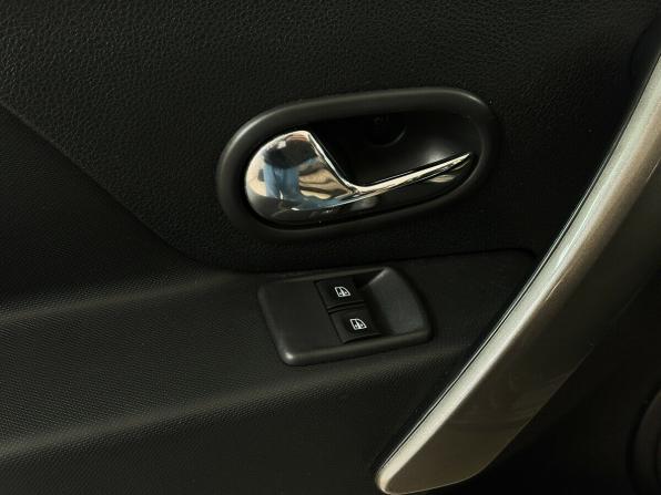 Renault Sandero II Рестайлинг с пробегом 2018 года, цена 960 000 рублей, 110042 км, хэтчбек, Автокод Объявления