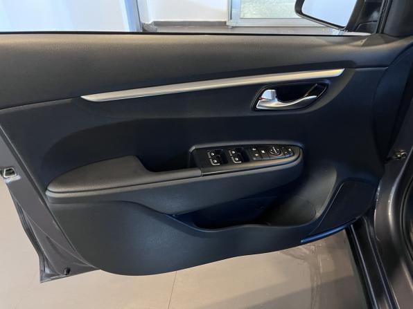 Kia Rio IV Рестайлинг с пробегом 2021 года, цена 2 035 000 рублей, 51440 км, хэтчбек, Автокод Объявления