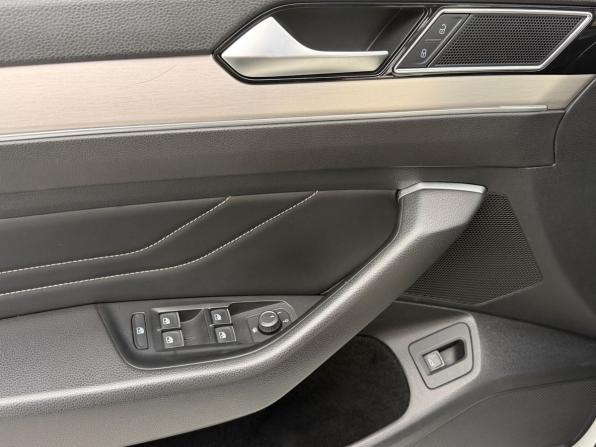 Volkswagen Passat B8 Рестайлинг с пробегом 2019 года, цена 2 749 000 рублей, 172000 км, универсал, Автокод Объявления