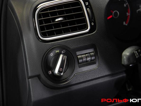 Volkswagen Polo V Рестайлинг с пробегом 2017 года, цена 888 000 рублей, 168560 км, седан, Автокод Объявления