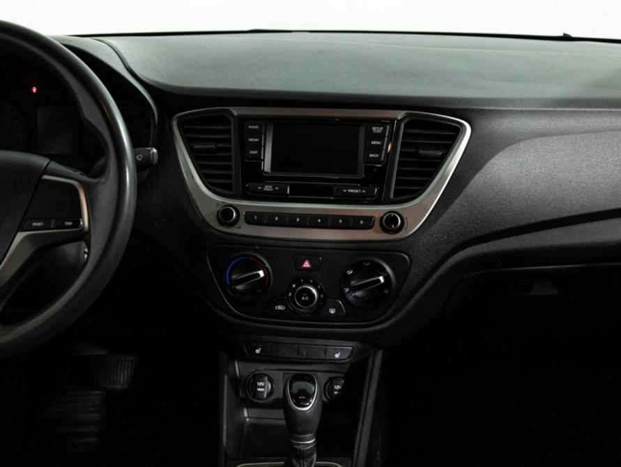 Hyundai Solaris II Санкт-Петербург  - изображение 14