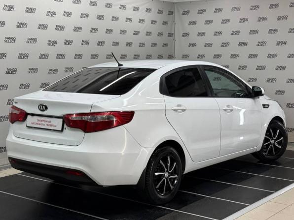Kia Rio III Рестайлинг с пробегом 2015 года, цена 885 000 рублей, 98101 км, седан, Автокод Объявления