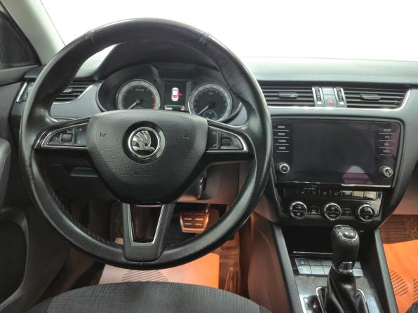 Skoda Octavia III (A7) Рестайлинг с пробегом 2017 года, цена 1 330 000 рублей, 265876 км, лифтбек, Автокод Объявления