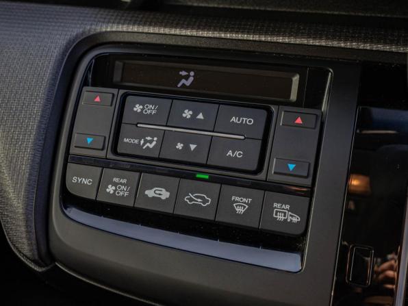 Honda Stepwgn V Рестайлинг с пробегом 2018 года, цена 2 320 000 рублей, 75960 км, минивэн, Автокод Объявления