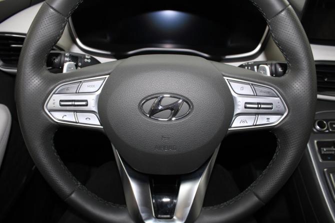 Hyundai Santa Fe IV Рестайлинг с пробегом 2021 года, цена 4 700 000 рублей, 10000 км, внедорожник, Автокод Объявления