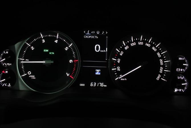 Toyota Land Cruiser 200 Series Рестайлинг 2 с пробегом 2018 года, цена 8 000 000 рублей, 63175 км, внедорожник, Автокод Объявления