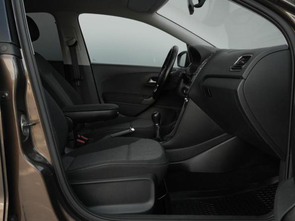 Volkswagen Polo V Рестайлинг с пробегом 2015 года, цена 1 229 000 рублей, 77236 км, седан, Автокод Объявления