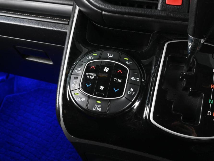 Toyota Esquire I Рестайлинг Ростов-на-Дону  - изображение 19