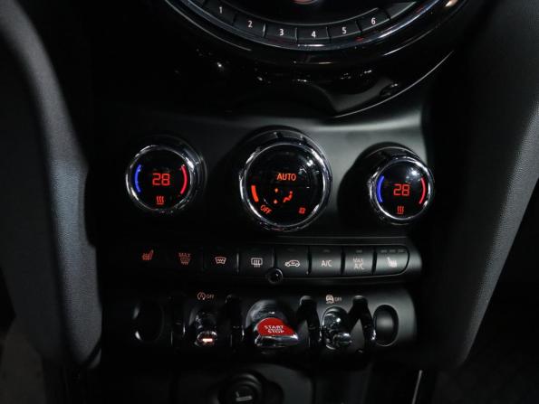 Mini Hatch III (F55/F56) Рестайлинг с пробегом 2019 года, цена 2 100 000 рублей, 50000 км, хэтчбек, Автокод Объявления