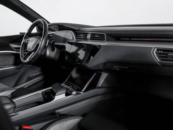 Audi e-tron I с пробегом 2020 года, цена 4 350 000 рублей, 98210 км, внедорожник, Автокод Объявления