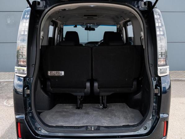 Toyota Voxy III (R80) с пробегом 2014 года, цена 1 715 000 рублей, 206675 км, минивэн, Автокод Объявления