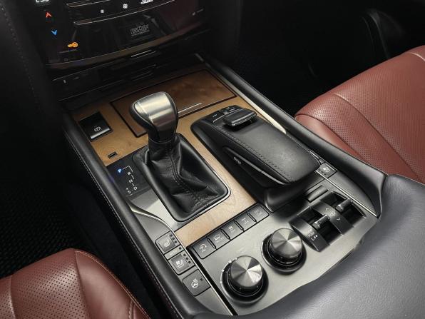 Lexus LX III Рестайлинг 2 с пробегом 2017 года, цена 7 300 000 рублей, 253670 км, внедорожник, Автокод Объявления