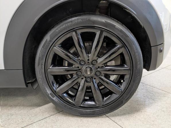 Mini Hatch III (F55/F56) Рестайлинг с пробегом 2021 года, цена 2 950 000 рублей, 65664 км, хэтчбек, Автокод Объявления