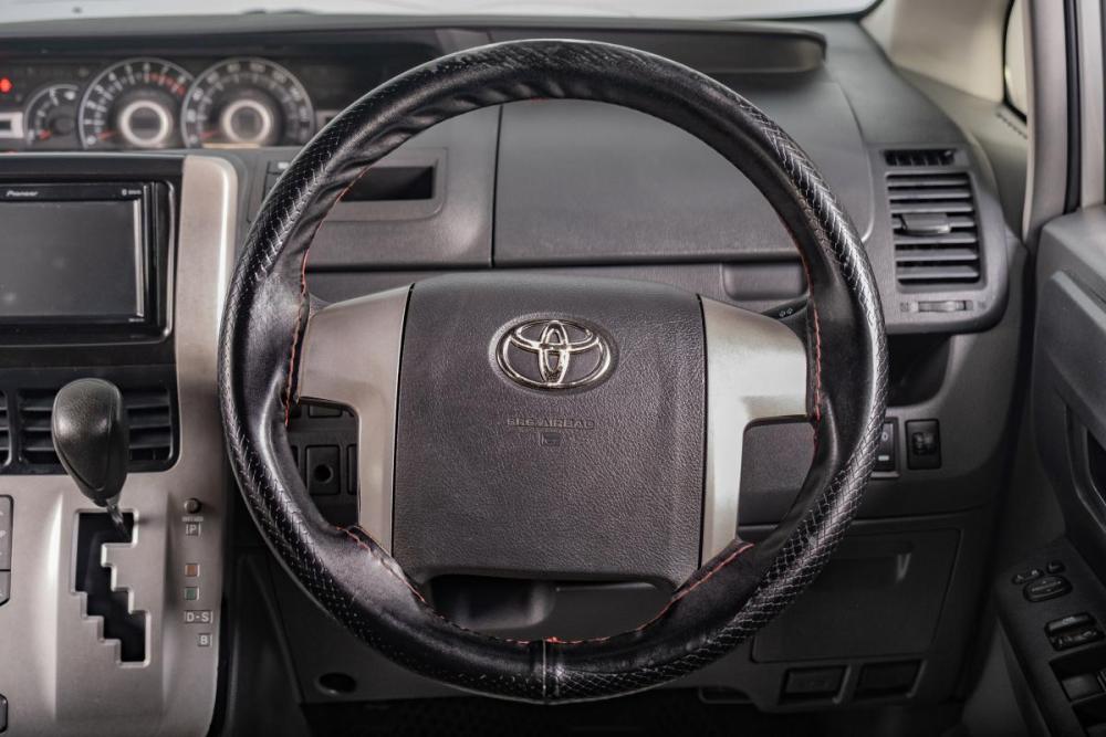 Toyota Voxy II (R70) Томск  - изображение 13