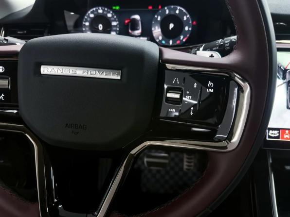 Land Rover Range Rover Evoque II Рестайлинг с пробегом 2025 года, цена 5 399 000 рублей, 3060 км, внедорожник, Автокод Объявления