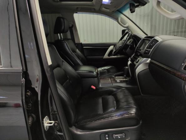 Toyota Land Cruiser 200 Series Рестайлинг 1 с пробегом 2014 года, цена 3 300 000 рублей, 365300 км, внедорожник, Автокод Объявления