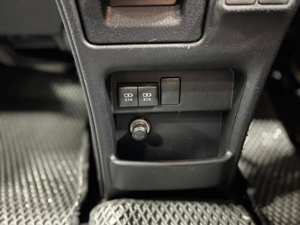 Toyota Noah III (R80) Рестайлинг с пробегом 2018 года, цена 2 150 000 рублей, 125000 км, минивэн, Автокод Объявления
