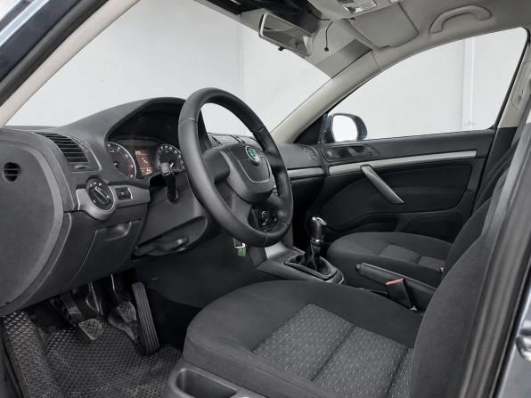 Skoda Octavia II (A5) Рестайлинг с пробегом 2012 года, цена 1 099 000 рублей, 155205 км, лифтбек, Автокод Объявления