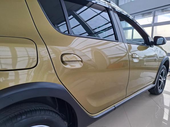 Renault Sandero II с пробегом 2017 года, цена 1 019 000 рублей, 135000 км, хэтчбек, Автокод Объявления