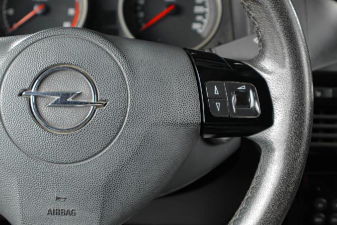 Opel Astra H Рестайлинг с пробегом 2007 года, цена 639 000 рублей, 310000 км, седан, Автокод Объявления